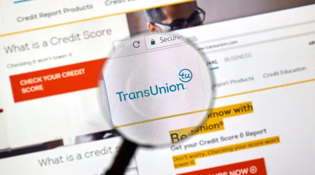 TransUnion (TRU) ghi nhận mức tăng lợi nhuận đáng kể trong Q4